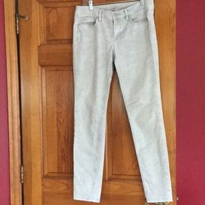 Loft cream with grey skinny jeans 👖